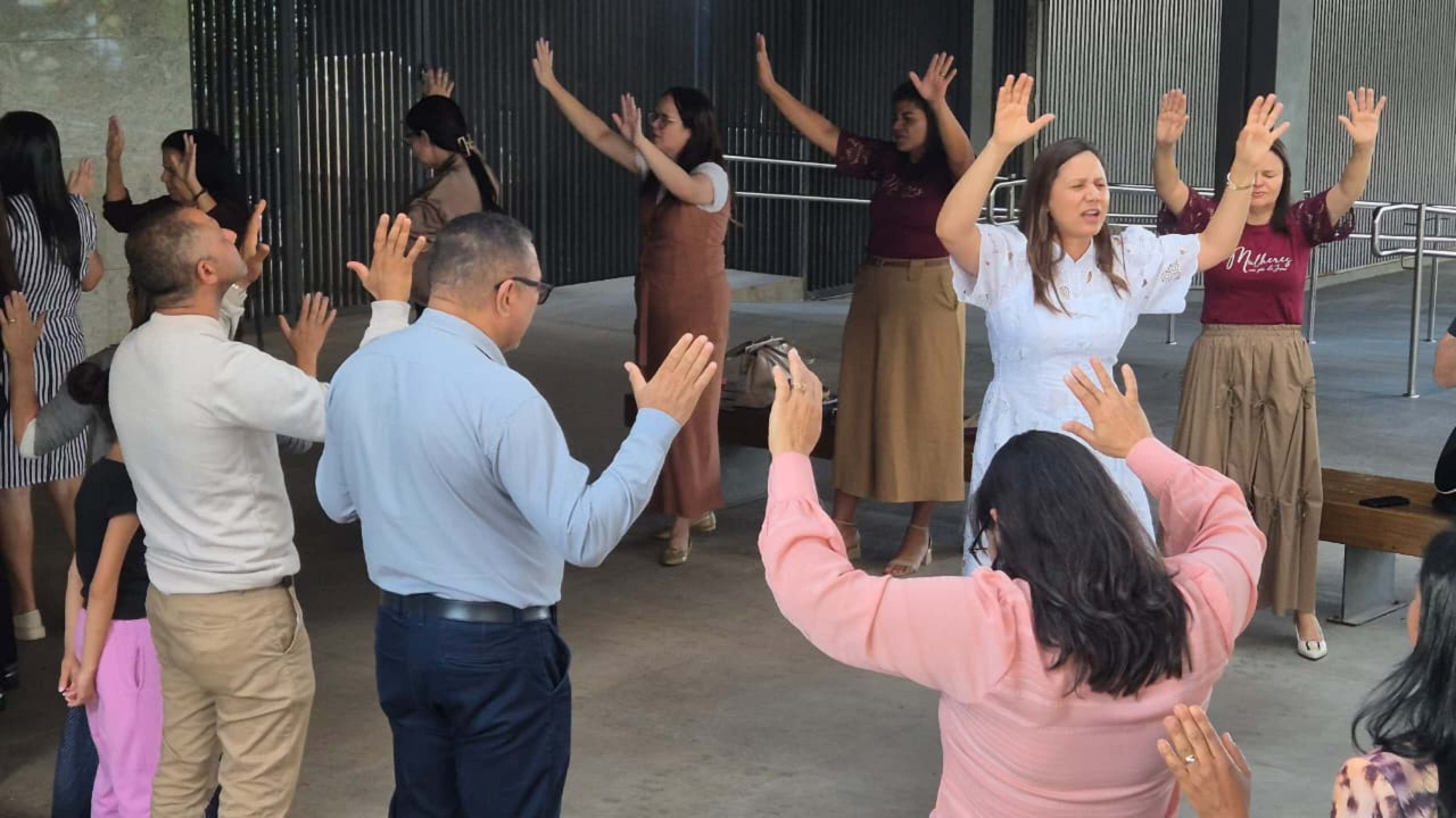 Grupo de ora&ccedil;&atilde;o para Celina Le&atilde;o