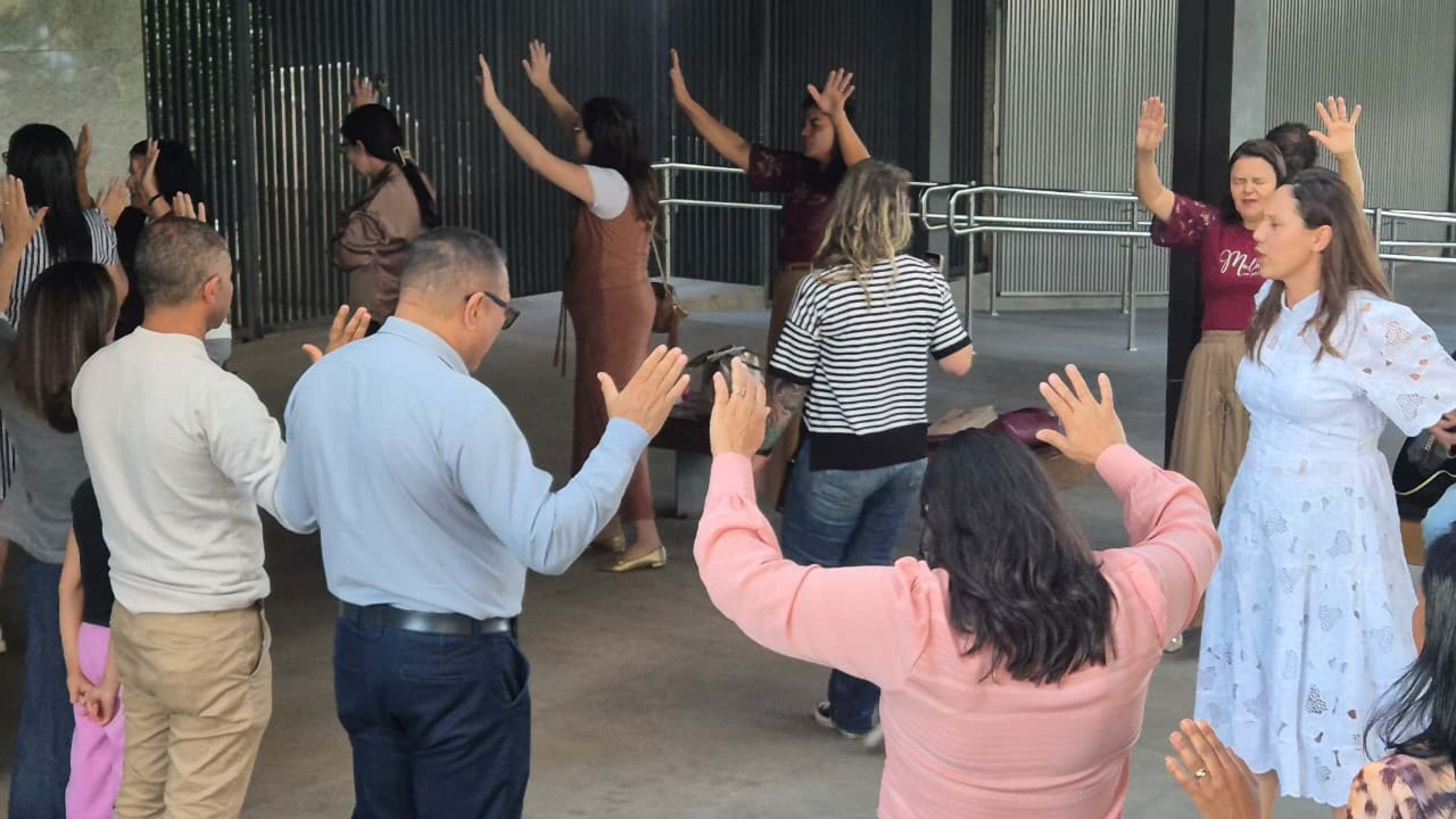 Grupo de ora&ccedil;&atilde;o para Celina Le&atilde;o