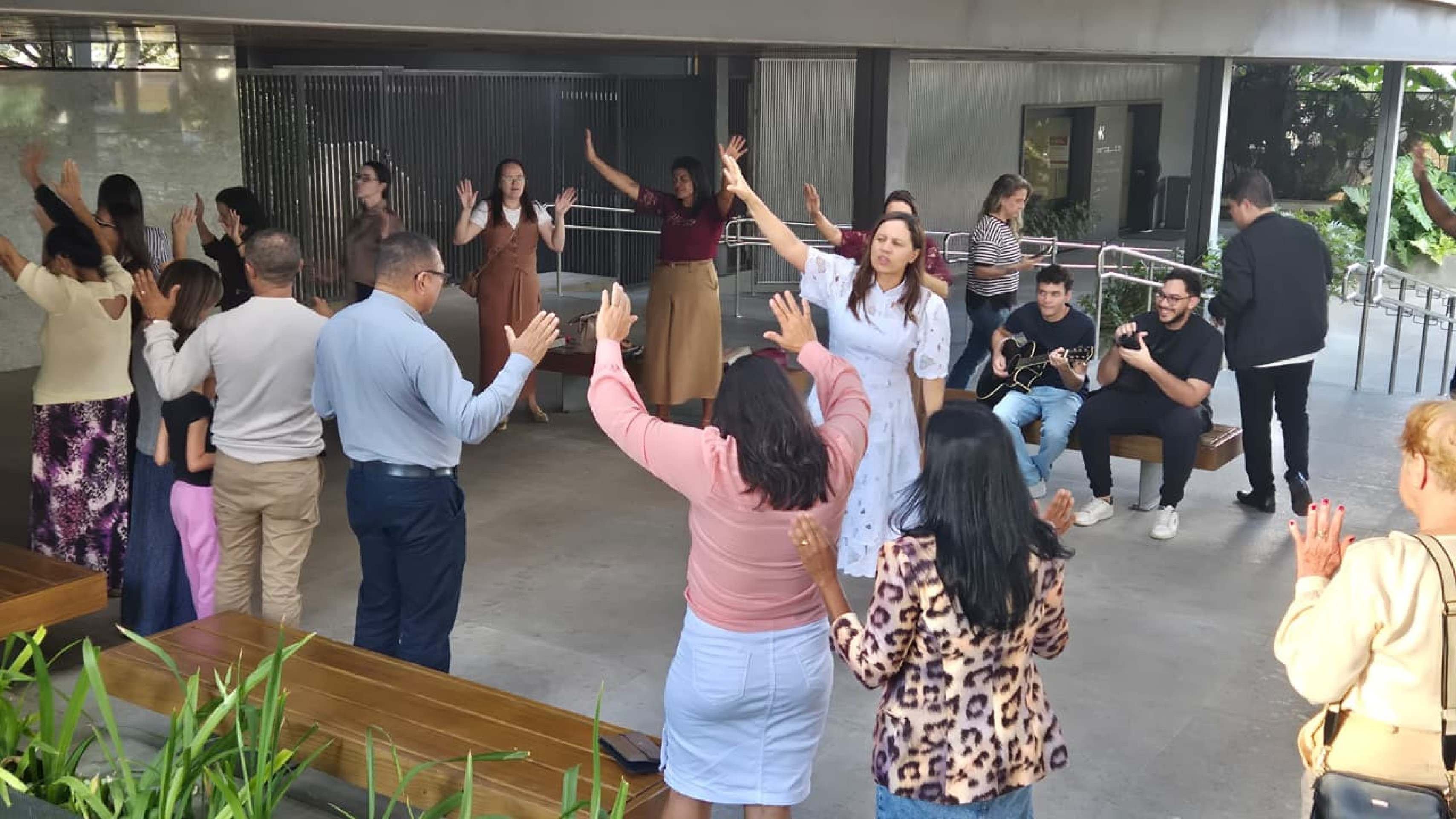 Grupo de ora&ccedil;&atilde;o para Celina Le&atilde;o