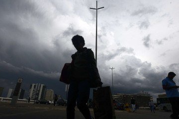 Estão previstas pancadas de chuva isoladas no decorrer do dia, principalmente no fim da tarde e no início da noite - (crédito: Minervino Júnior/CB/D.A.Press) Estão previstas pancadas de chuva isoladas no decorrer do dia, principalmente no fim da tarde e no início da noite - (crédito: Minervino Júnior/CB/D.A.Press)