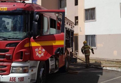 As equipes chegaram ainda no início das chamas, conseguindo contê-las sem que o local tivesse maiores danos -  (crédito: CBMDF/Divulgação) -As equipes chegaram ainda no início das chamas, conseguindo contê-las sem que o local tivesse maiores danos -  (crédito: CBMDF/Divulgação)