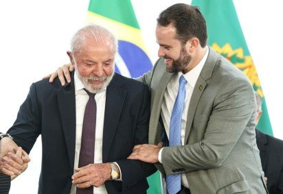 Titular da Fazenda destacou que o fim da taxa das blusinhas terá o objetivo de 