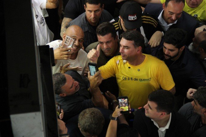 Aliados apontam que Flávio já atravessou o período mais turbulento após revelações envolvendo sua relação com o banqueiro Daniel Vorcaro - (crédito: Jair Amaral/EM) Aliados apontam que Flávio já atravessou o período mais turbulento após revelações envolvendo sua relação com o banqueiro Daniel Vorcaro - (crédito: Jair Amaral/EM)
