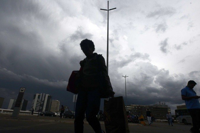 Estão previstas pancadas de chuva isoladas no decorrer do dia, principalmente no fim da tarde e no início da noite - (crédito: Minervino Júnior/CB/D.A.Press) Estão previstas pancadas de chuva isoladas no decorrer do dia, principalmente no fim da tarde e no início da noite - (crédito: Minervino Júnior/CB/D.A.Press)