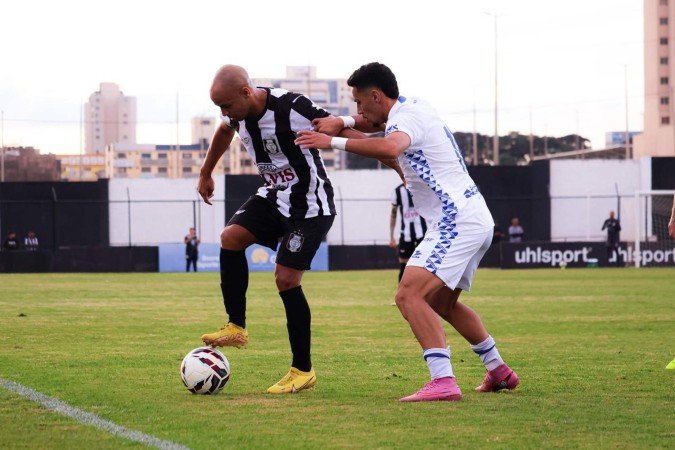 Em casa, no Estádio Abadião, o Ceilândia escapou de derrota contra o Goiatuba: empate por 1 x 1 - (crédito: Diller Abreu/FFDF) Em casa, no Estádio Abadião, o Ceilândia escapou de derrota contra o Goiatuba: empate por 1 x 1 - (crédito: Diller Abreu/FFDF)