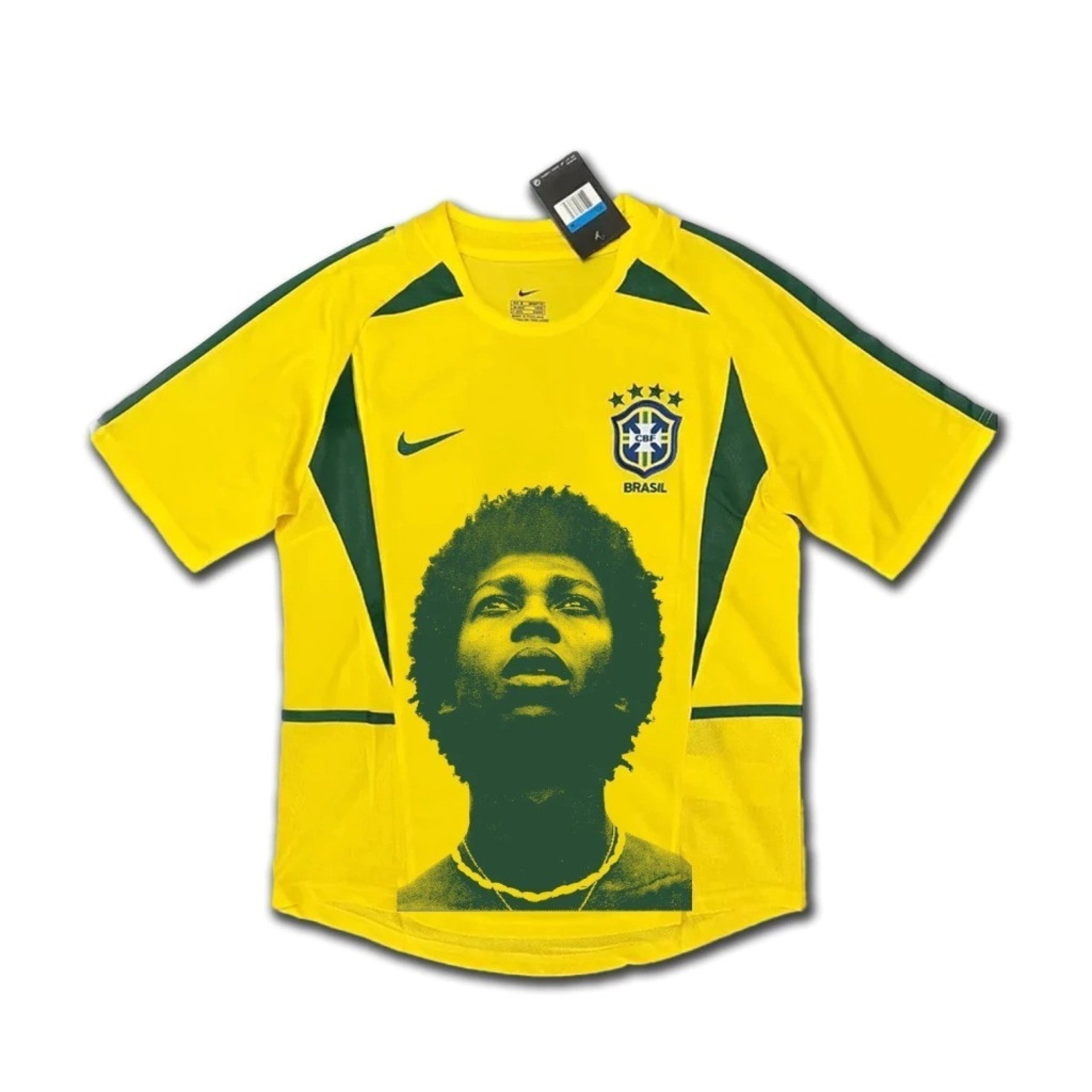 O cantor Djavan &eacute; homenageado  na camisa inspirada na Copa de 2002