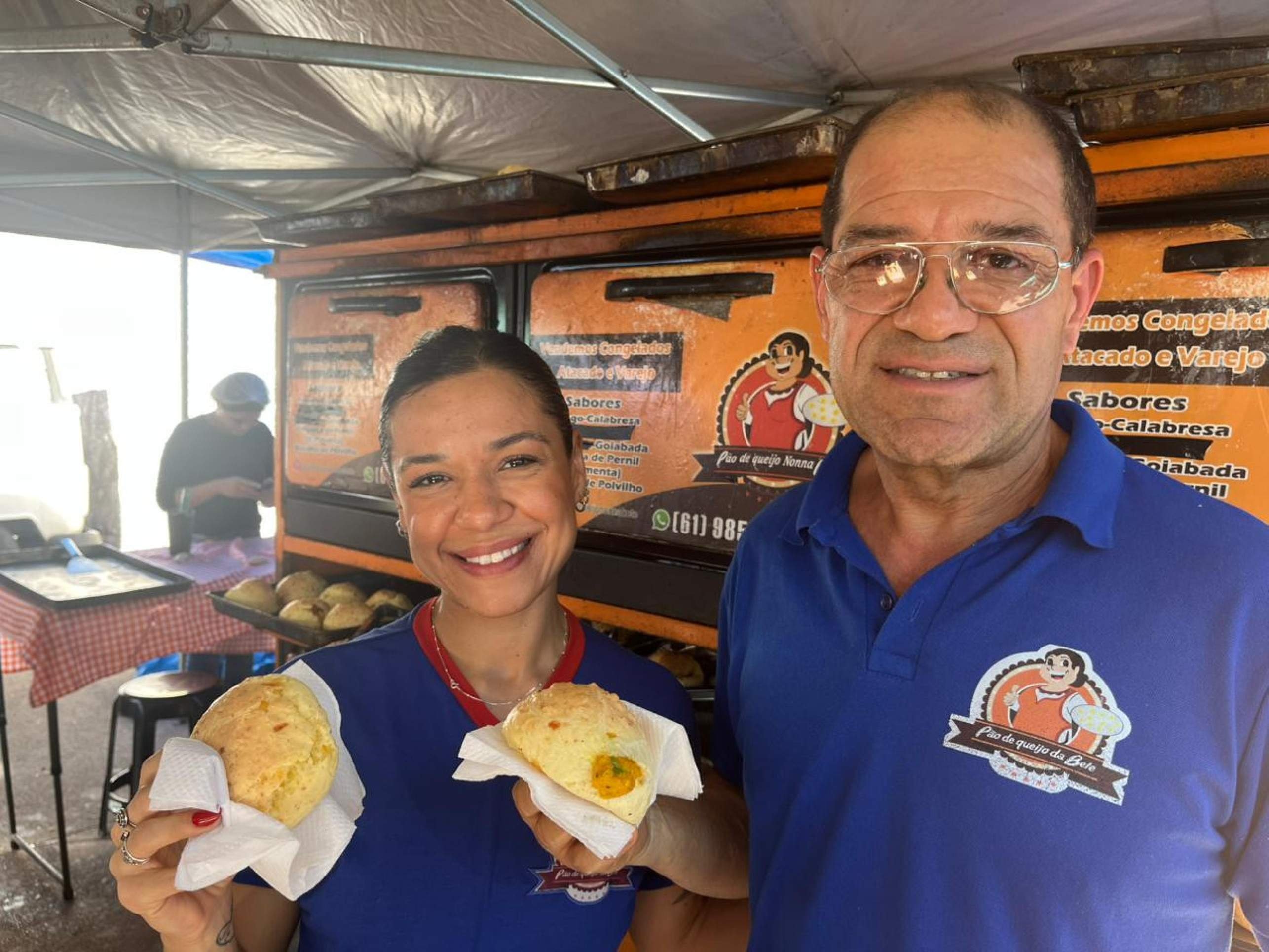Pai e filha, Claudia e Claudio t&ecirc;m um neg&oacute;cio de p&atilde;es de queijo