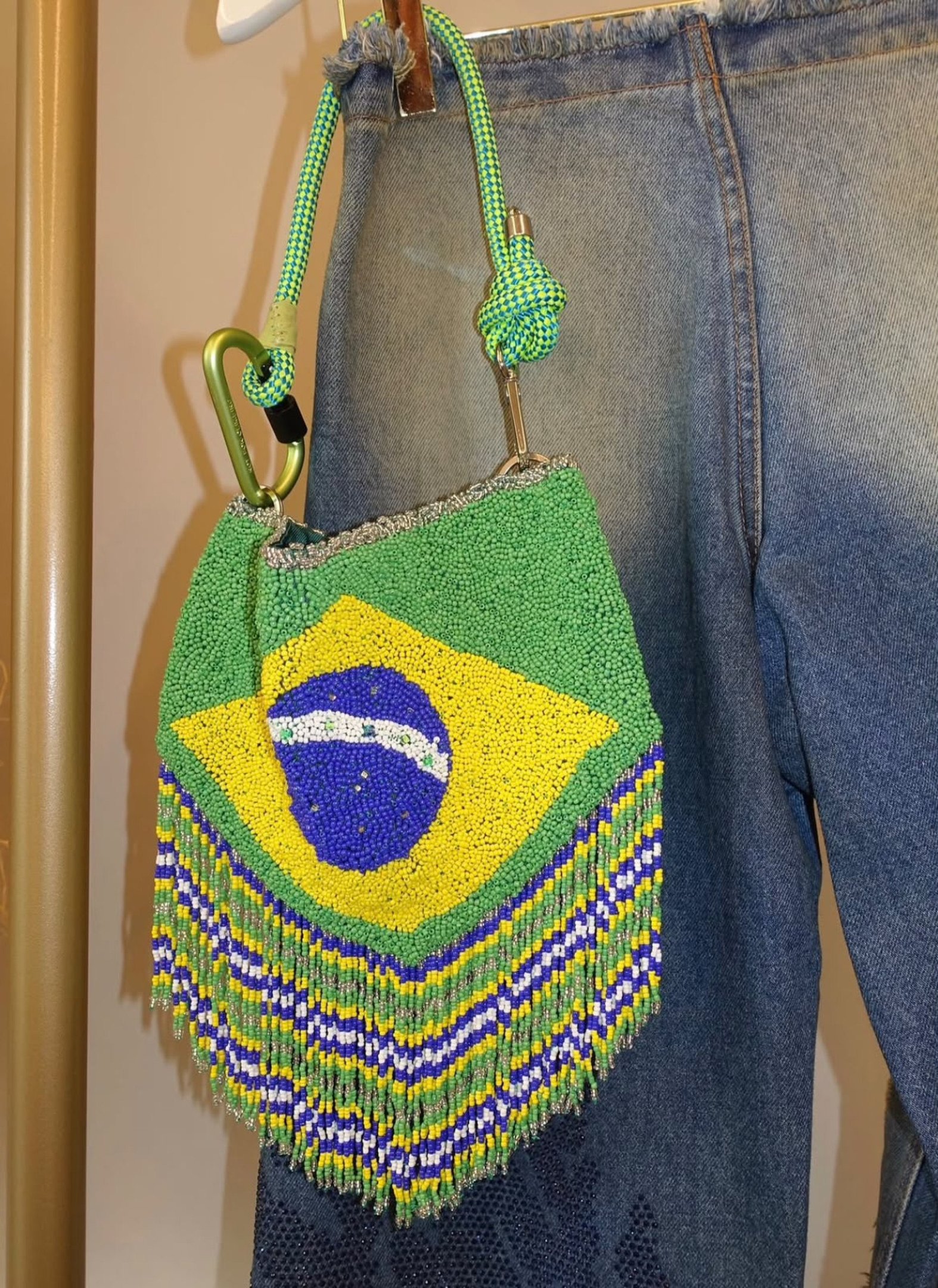 Bolsas tamb&eacute;m entram em  clima de Copa do Mundo 