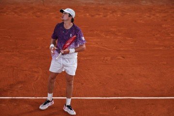 Apesar da derrota, o brasileiro teve a melhor campanha da carreira em Grand Slams, e colocou o Brasil de volta nas quartas de final da chave principal do masculino após 22 anos. - (crédito: Anne-Christine Poujoulat/AFP) Apesar da derrota, o brasileiro teve a melhor campanha da carreira em Grand Slams, e colocou o Brasil de volta nas quartas de final da chave principal do masculino após 22 anos. - (crédito: Anne-Christine Poujoulat/AFP)