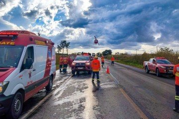 Acidente na DF-180 deixa duas vítimas em estado grave
- (crédito: CBMDF/Divulgação) Acidente na DF-180 deixa duas vítimas em estado grave
- (crédito: CBMDF/Divulgação)