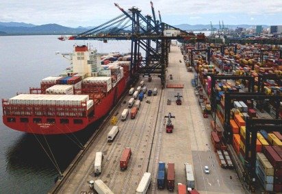 US$ 72,8 bilhões em exportações usaram o drawback suspensão em 2025, o equivalente a 20,9% das vendas externas do Brasil -  (crédito: Reprodução/Porto Nosso) -US$ 72,8 bilhões em exportações usaram o drawback suspensão em 2025, o equivalente a 20,9% das vendas externas do Brasil -  (crédito: Reprodução/Porto Nosso)