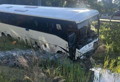 Acidente envolvendo ônibus mata cinco pessoas, entre elas uma mineira, em Virgínia, nos Estados Unidos -  (crédito: Reprodução)
