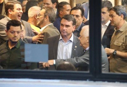 02.06.2026.Marcos Vieira EM/DA Press.   Flavio Bolsonaro em reunião antes de entrar no plenário., nomeado cidadão honorario de Belo Horizonte  -  (crédito:  Marcos Vieira EM/DA Press. ) - 02.06.2026.Marcos Vieira EM/DA Press.   Flavio Bolsonaro em reunião antes de entrar no plenário., nomeado cidadão honorario de Belo Horizonte  -  (crédito:  Marcos Vieira EM/DA Press. )