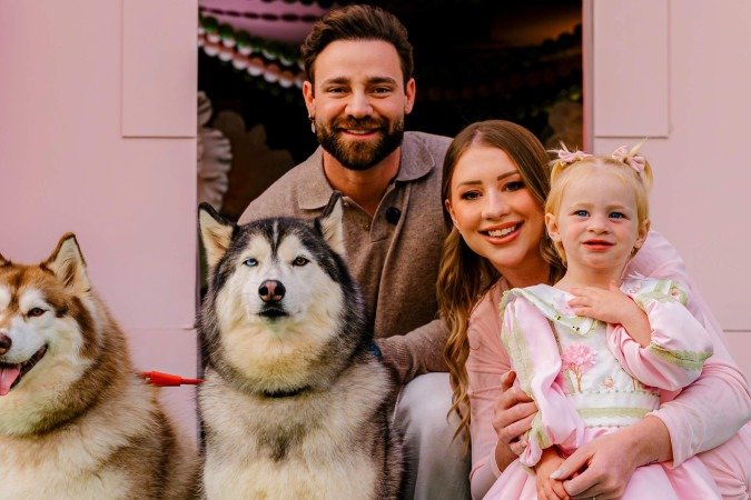 A Família Z, com Zanq, Nicole, a filha Olivia e os cachorros, celebra a trajetória de vida e o sucesso de conteúdo que os conectou à audiência - (crédito: Divulgação) A Família Z, com Zanq, Nicole, a filha Olivia e os cachorros, celebra a trajetória de vida e o sucesso de conteúdo que os conectou à audiência - (crédito: Divulgação)