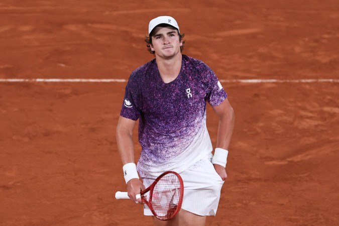 João Fonseca se despede com derrota na estreia do ATP 500