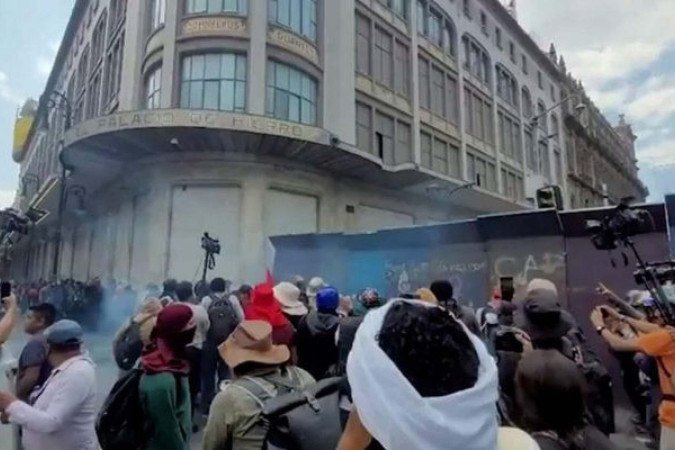 Protesto de professores na Cidade do México acontece a dez dias da abertura da Copa do Mundo - (crédito: Foto: Reprodução ) Protesto de professores na Cidade do México acontece a dez dias da abertura da Copa do Mundo - (crédito: Foto: Reprodução )