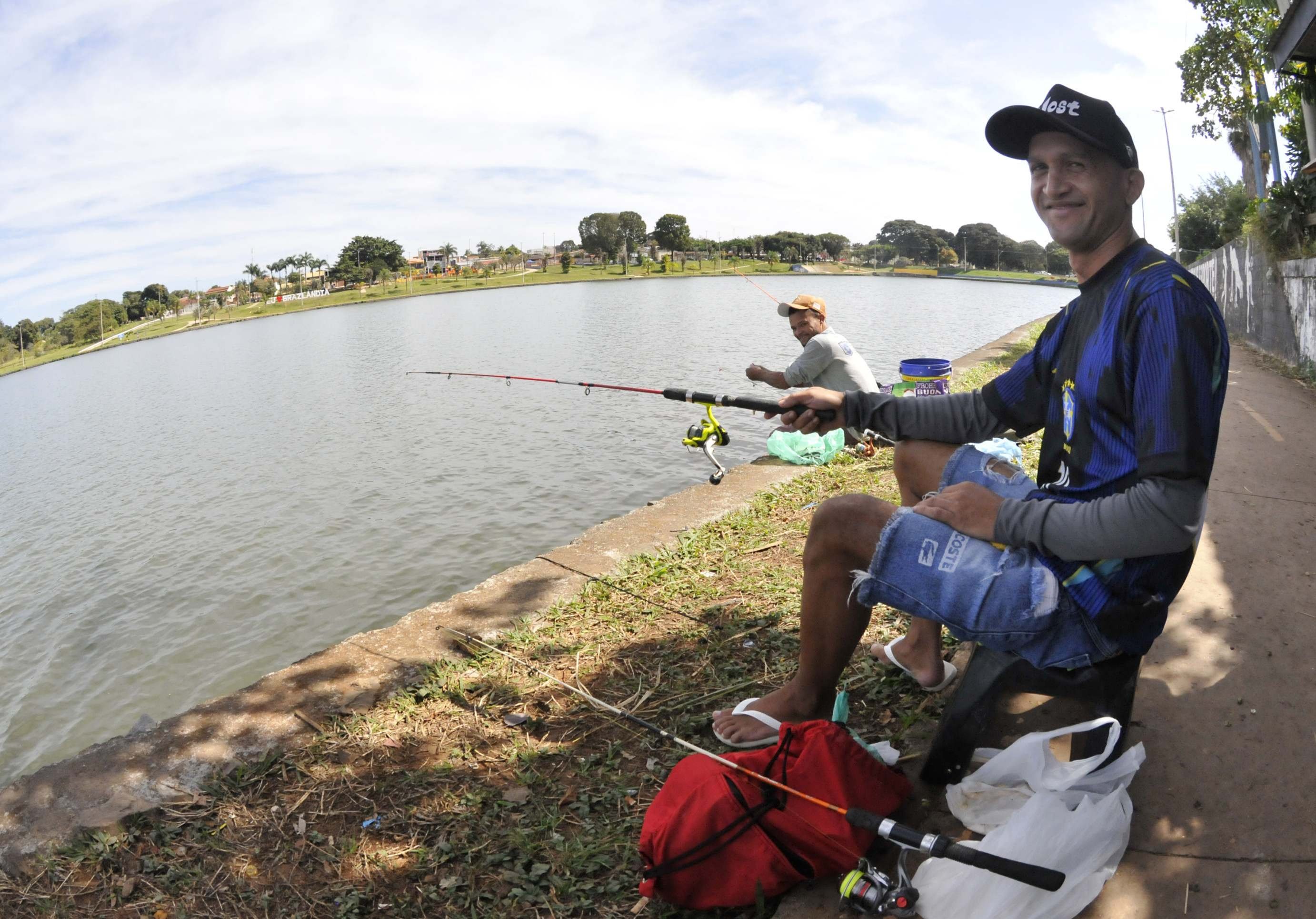 Edinaldo de Alencar mora na cidade h&aacute; quase dois anos e pesca &agrave;s ter&ccedil;as-feiras