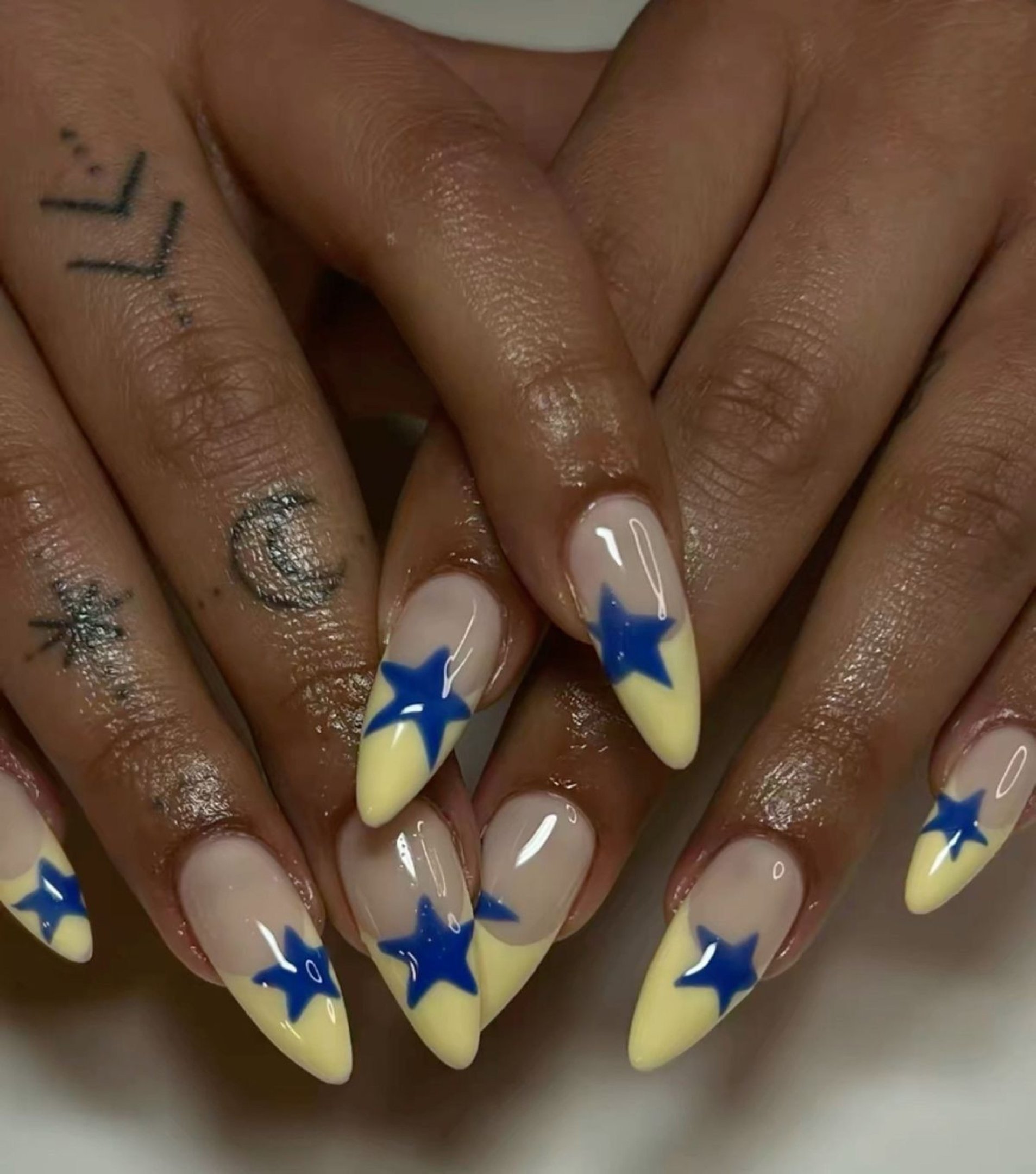 Tamb&eacute;m &eacute; poss&iacute;vel fazer unhas mais b&aacute;sicas para assistir os jogos 