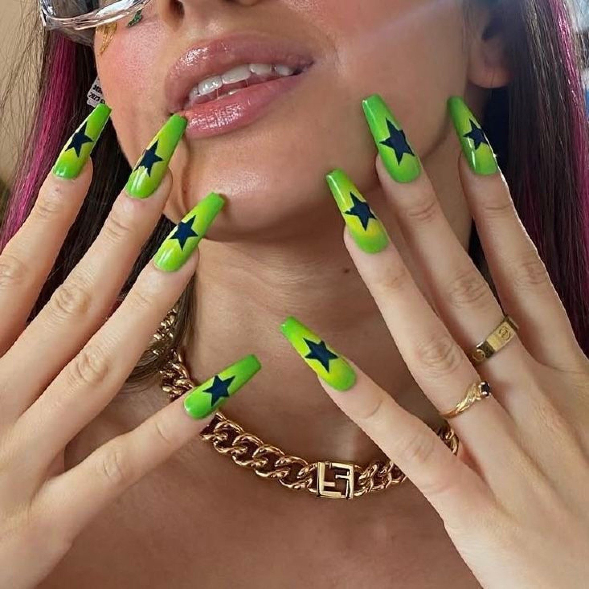A estrela acrescenta um charme nas unhas do Brasil 