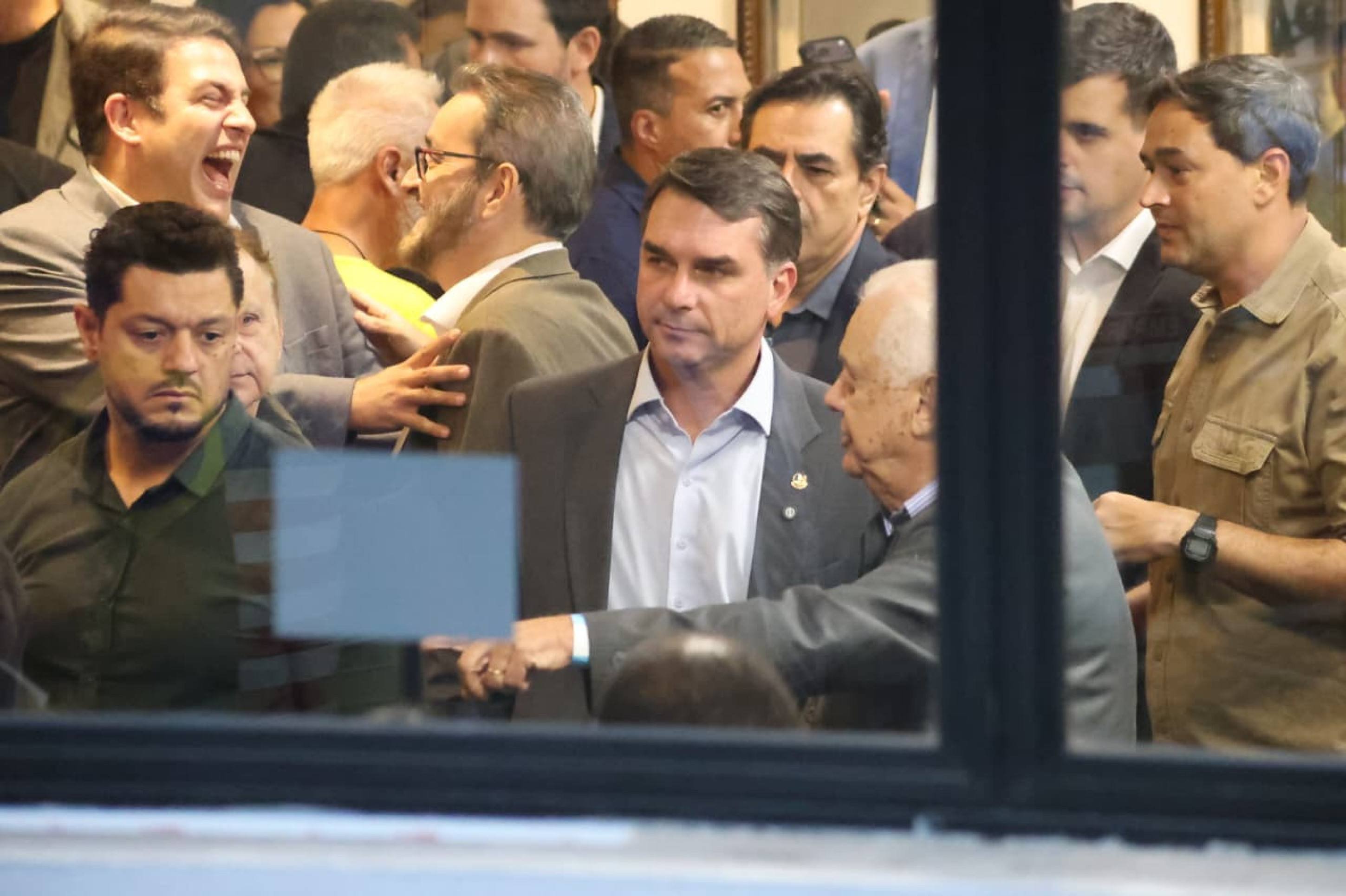 Alexandre Garcia: Eleição ou Copa?