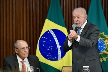 Lula: 'Se os Estados Unidos querem problema, não vamos ficar chorando, vamos procurar outros parceiros, vamos vender para quem quiser comprar' -  (crédito:  AFP)