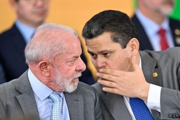 Com apoio de Motta, fim da escala 6x1 tramitou rapidamente na Câmara -  (crédito: Fabio Rodrigues Pozzebom/Agência Brasil)