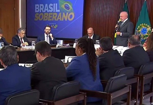 'Nós temos muita história e não podemos aceitar o tratamento que os Estados Unidos deu ao Brasil esta semana', declarou o petista
  -  (crédito: Canal Gov/Reprodução)