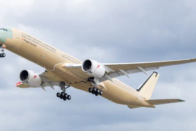 A aeronave faz parte de uma encomenda de 12 unidades realizada pela companhia aérea australiana Qantas para o chamado Projeto Sunrise - (crédito: Reprodução/X/@AirbusPRESS) A aeronave faz parte de uma encomenda de 12 unidades realizada pela companhia aérea australiana Qantas para o chamado Projeto Sunrise - (crédito: Reprodução/X/@AirbusPRESS)