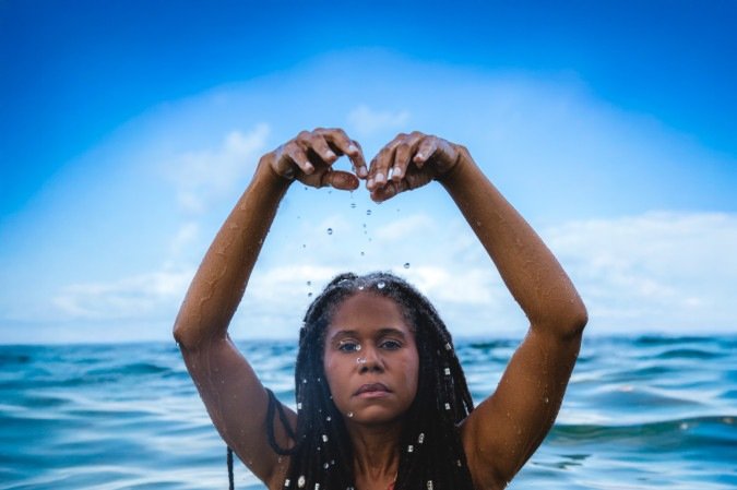 Ana Flauzina estreia como como intérprete no álbum Rabiscos para o mar - (crédito: Matheus Leite) Ana Flauzina estreia como como intérprete no álbum Rabiscos para o mar - (crédito: Matheus Leite)