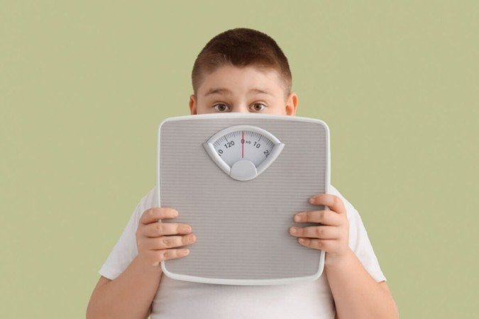 Informação e hábitos saudáveis são aliados fundamentais no combate à obesidade infantil (Imagem: Pixel-Shot | Shutterstock) - (crédito: EdiCase) Informação e hábitos saudáveis são aliados fundamentais no combate à obesidade infantil (Imagem: Pixel-Shot | Shutterstock) - (crédito: EdiCase)
