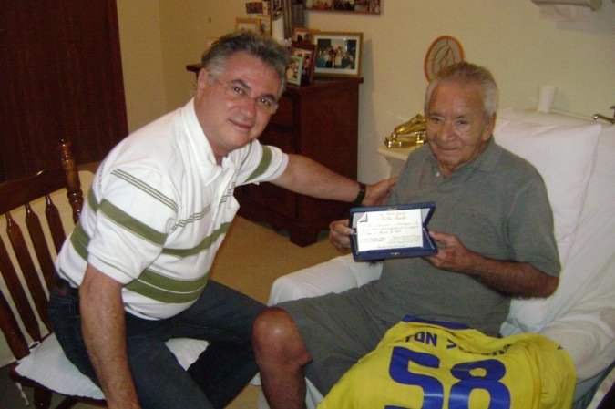 Silvestre Gorgulho, ex-secretário de Cultura, com o jogador Nilton Santos 