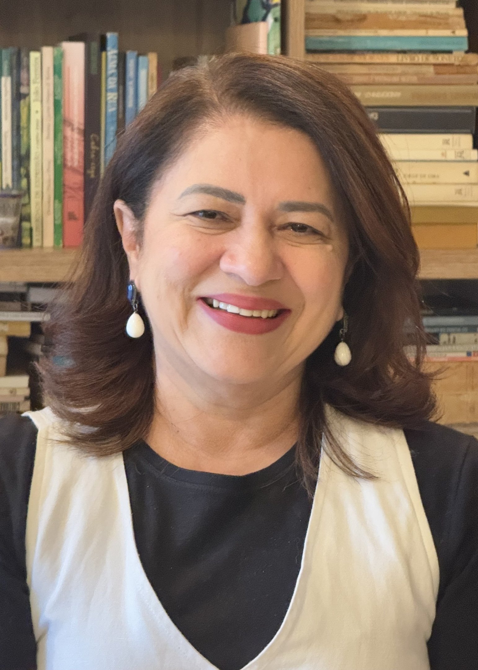 Maria Félix Fontele lança livro de ficção especulativa nesta quarta