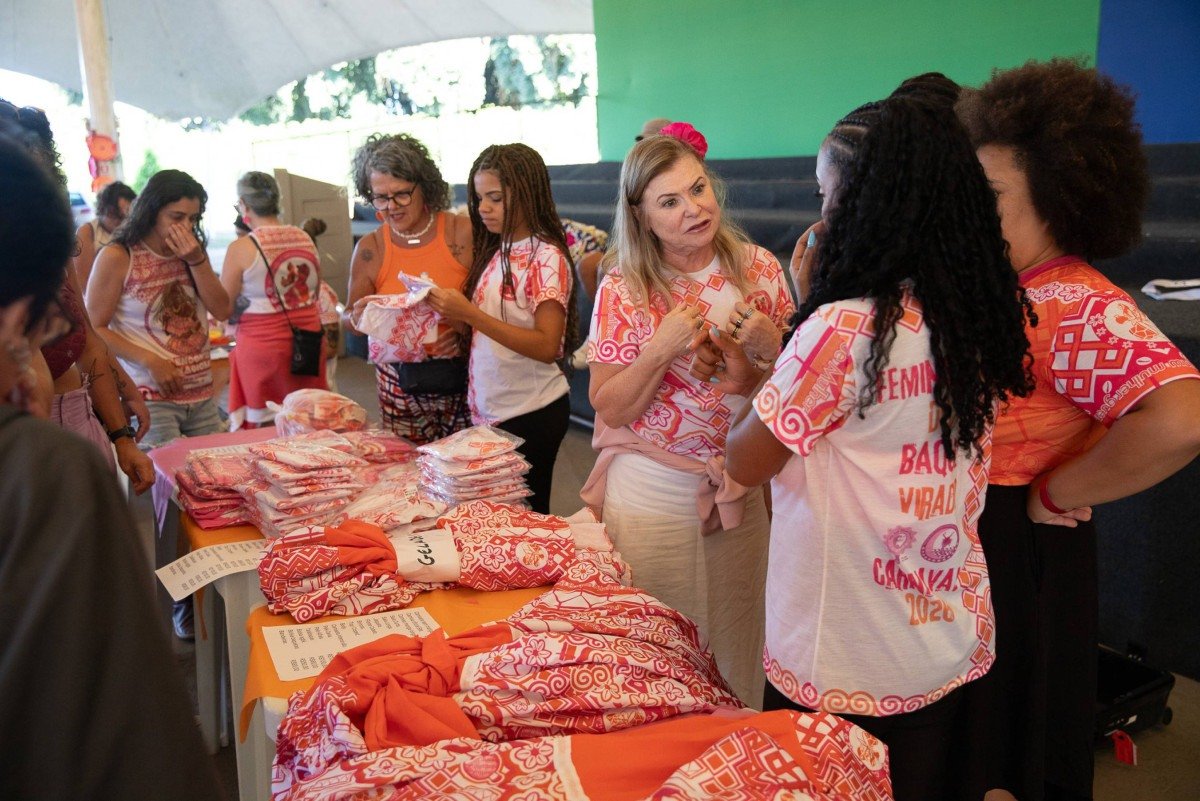 Barracas de mulheres filiadas ao movimento vendiam camisetas personalizadas, saias e at&eacute; mesmo pe&ccedil;as em croch&ecirc;