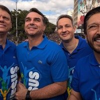 Ato em São Paulo marcou a reaproximação do governador Tarcísio de Freitas e Flávio Bolsonaro, com relações estremecidas após o caso Dark Horse -  (crédito: Fotos Publicas)