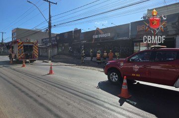 Incêndio atinge hamburgueria em Ceilândia e mobiliza bombeiros
 -  (crédito: CBMDF/Divulgação)