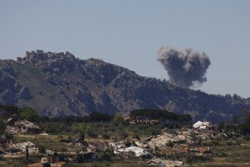 Ataque contra uma casa em Ansar deixa sete mortos, incluindo três crianças e duas mulheres, e aumenta a tensão após trégua entre Israel e Hezbollah. - (crédito: Jalaa Marey/AFP) Ataque contra uma casa em Ansar deixa sete mortos, incluindo três crianças e duas mulheres, e aumenta a tensão após trégua entre Israel e Hezbollah. - (crédito: Jalaa Marey/AFP)