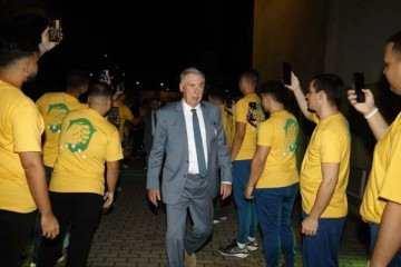 Ancelotti durante a chegada da Seleção Brasileira aos EUA -  (crédito: Foto: Rafael Ribeiro/CBF)