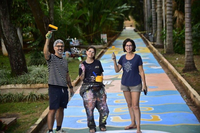 Pedro, Gurulino ,(E) foi o idealizador do projeto e conta com a ajuda dos vizinhos para completar a cal&ccedil;ada