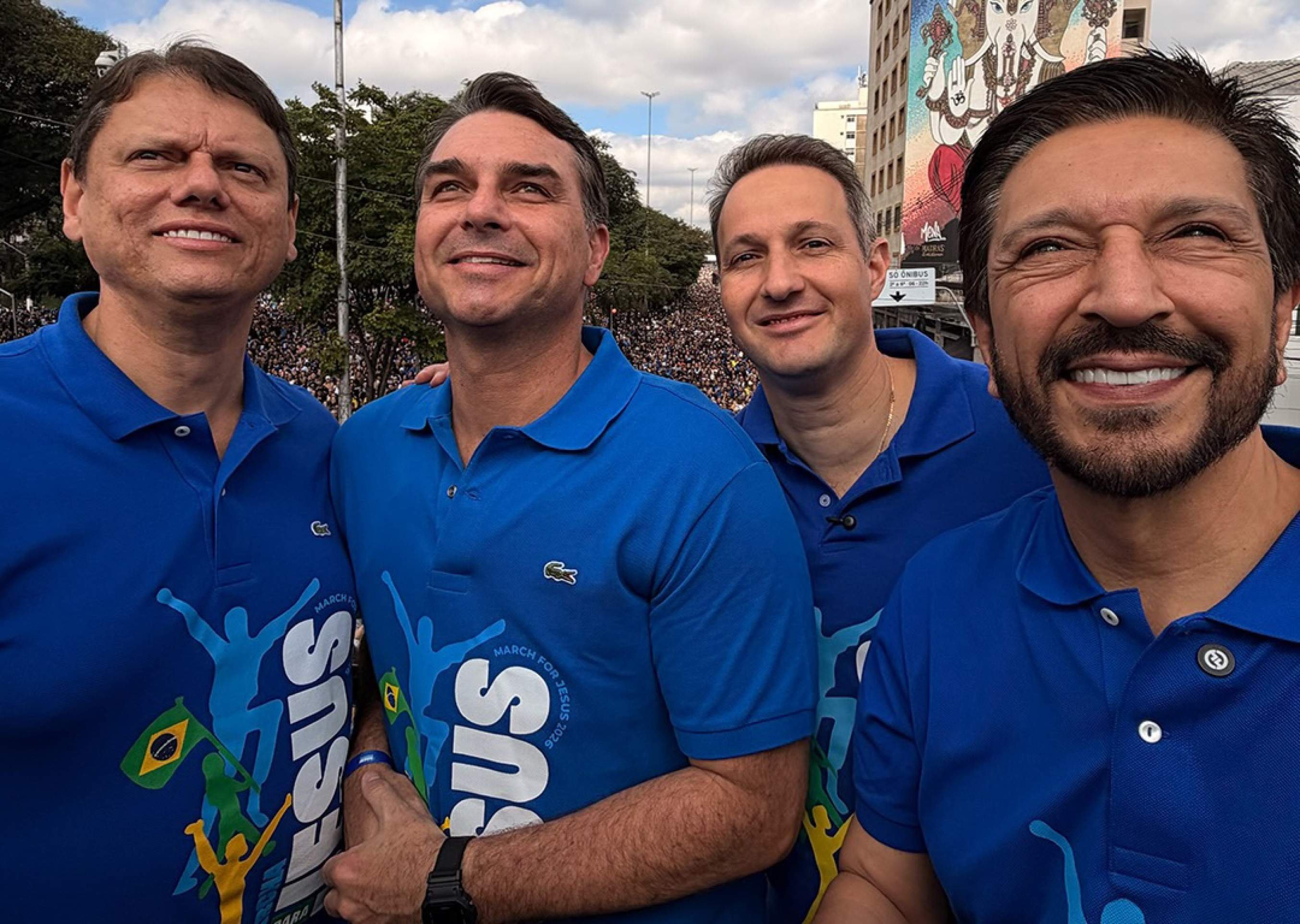 Marcha para Jesus tem tom de campanha com disputa de narrativas
