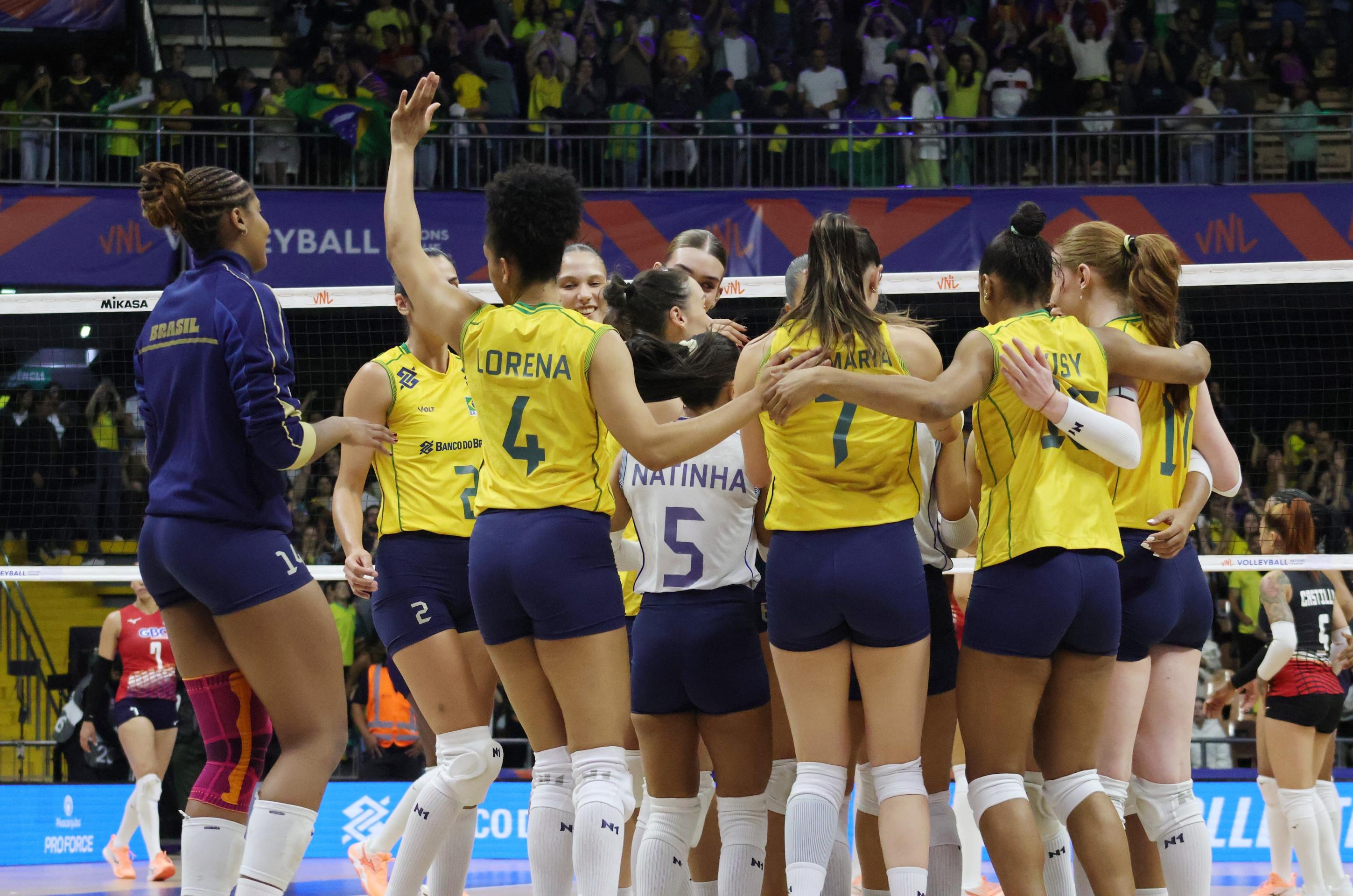 Em Bras&iacute;lia, na VNL 2026, Brasil tem duas vit&oacute;rias em dois jogos, contra Holanda e Rep&uacute;blica Dominicana