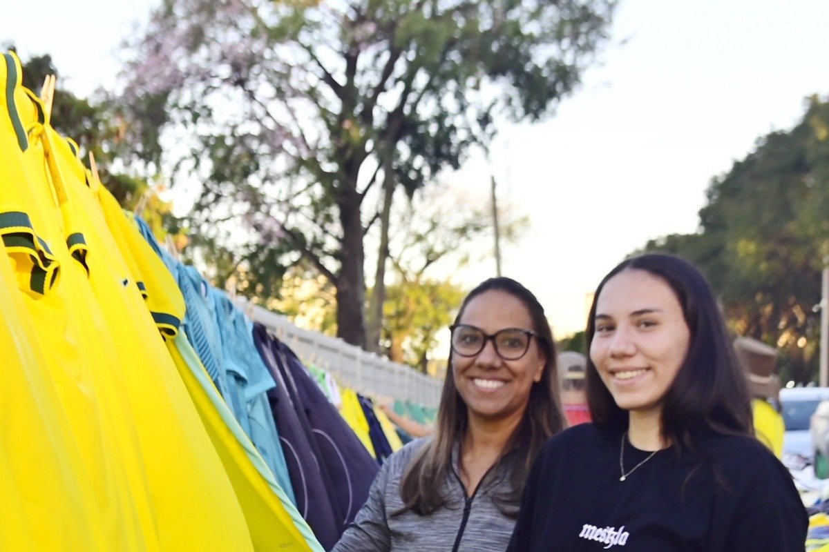 A m&atilde;e, Roberta Miranda, e a filha, Jordana Miranda, est&atilde;o mais animadas com o clima trazido pela Copa