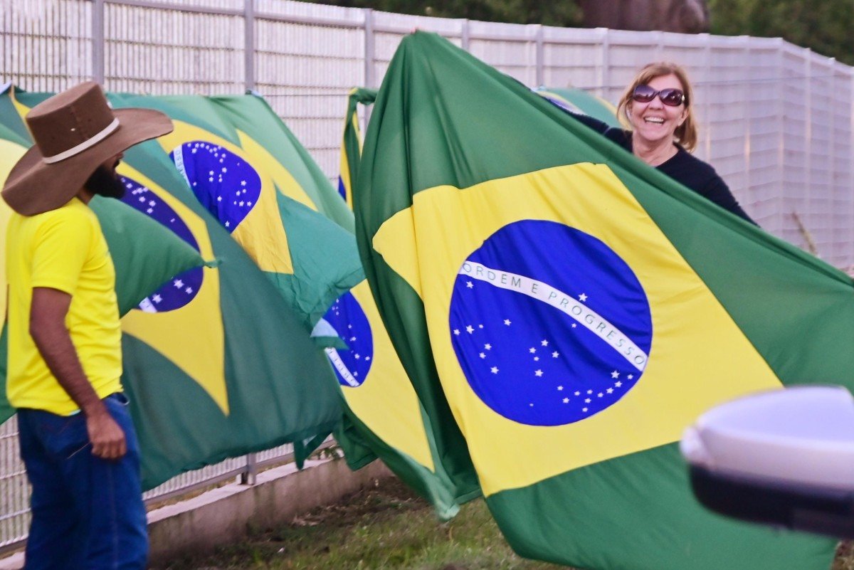 Rubia Pereira, de 56 anos, comprou duas camisas para assistir &agrave; Copa com a fam&iacute;lia
