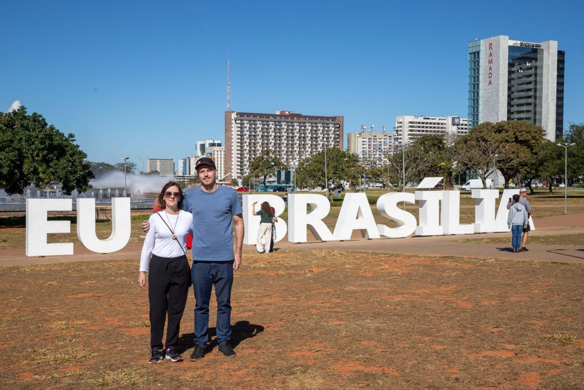  A capital &eacute; uma das paradas da viagem de carro de Caren Reincke e do filho, Christian Reincke