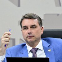 Pedido foi feito após Moraes solicitar um parecer da PGR sobre a inclusão de Flávio no inquérito que mira o ex-deputado Eduardo Bolsonaro -  (crédito: Geraldo Magela/Agência Senado)