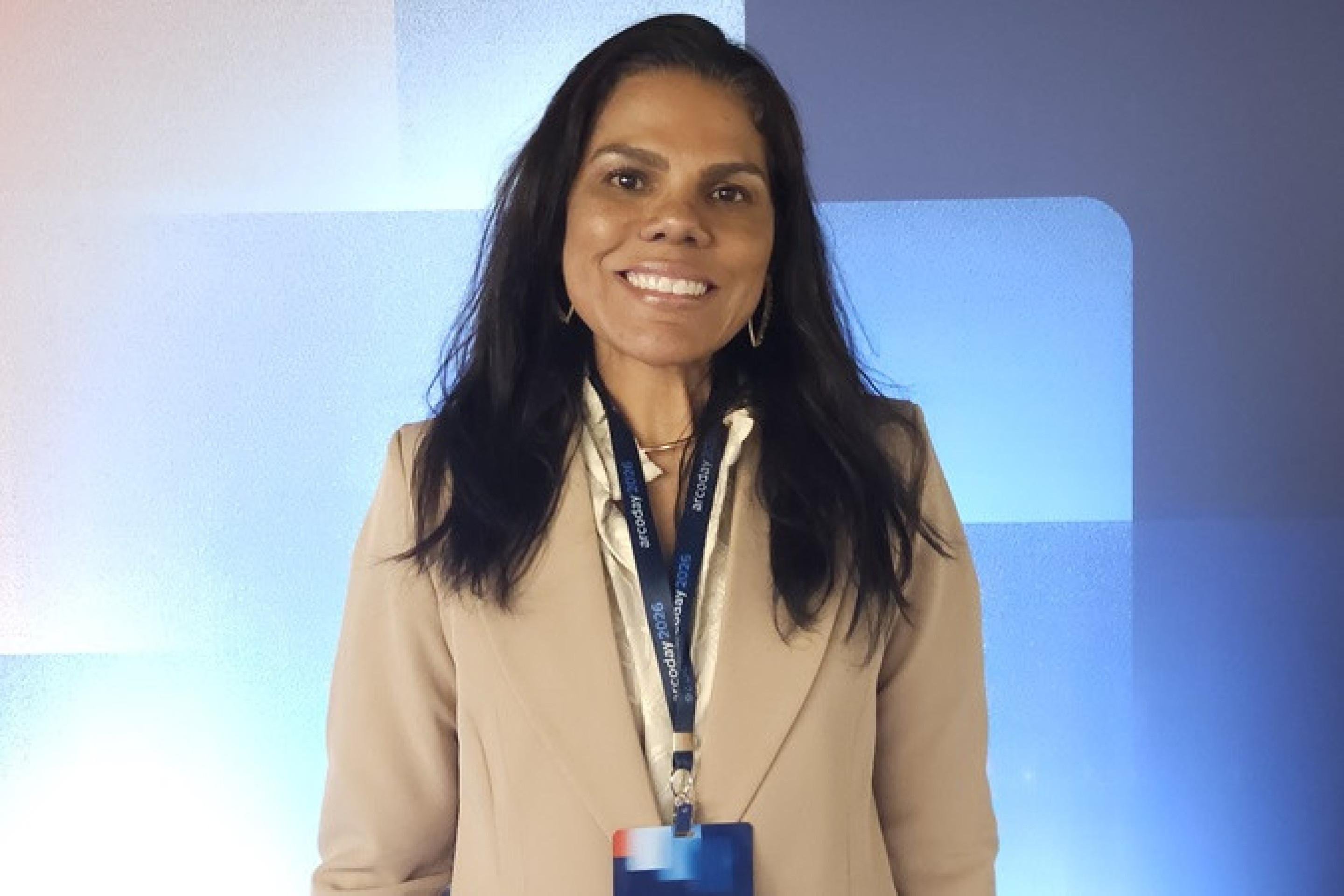  Em din&acirc;mica durante evento, Carl Eug&ecirc;nia Nunes Brito, diretora pegag&oacute;gica, compartilhou experi&ecirc;ncias choque de humanidade necess&aacute;rio