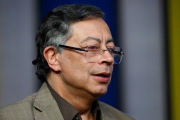 Gustavo Petro pôs em dúvida os resultados que deram como vencedor do primeiro turno o advogado Abelardo de la Espriella, candidato da extrema-direita -  (crédito: RAUL ARBOLEDA / AFP)