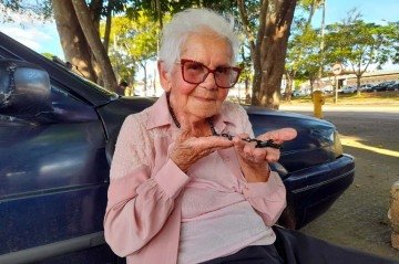 Dona Antônia perdeu familiares na pior chacina da história do DF -  (crédito: Let&iacute;cia Mouhamad/CB/DA Press)
