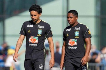 Marquinhos dá bronca nos atletas para cumprimentar torcedor em Cleveland  -  (crédito: Foto: Rafael Ribeiro/CBF)