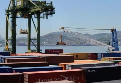 Estimativa é que as barreiras comerciais atinjam cerca de US$ 10 bilhões em exportações, embora o pacote inclua uma ampla lista de exceções  -  (crédito: Tânia Rêgo/Agência Brasil)