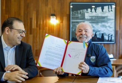 Presidente da República, Luiz Inácio Lula da Silva, durante a assinatura da sanção da CNH Brasil, na Granja do Torto, em 5 de junho de 2026. -  (crédito:  Ricardo Stuckert / PR) -Presidente da República, Luiz Inácio Lula da Silva, durante a assinatura da sanção da CNH Brasil, na Granja do Torto, em 5 de junho de 2026. -  (crédito:  Ricardo Stuckert / PR)